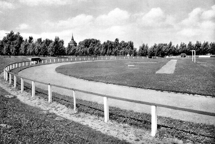 Sportplatz um 1965